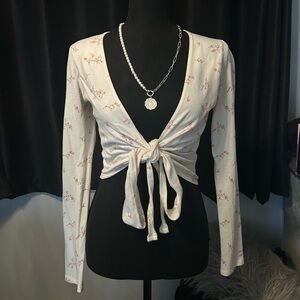 Cute white and pink floral tie up top #floral #fairy